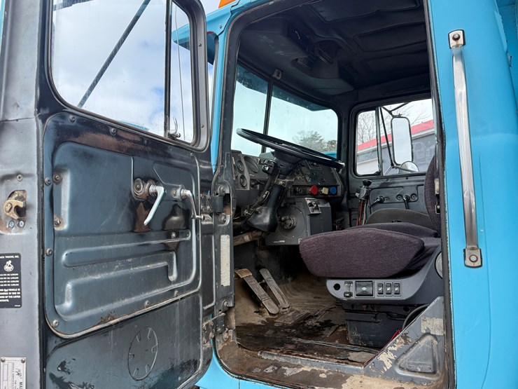 #1056-•-1989-mack-quad-axle-dump-truck-image-45