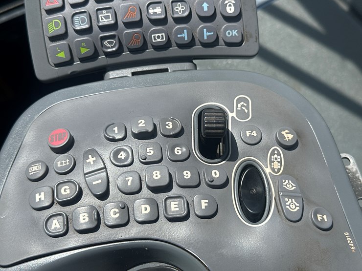 2011-deere-1270e-image-71