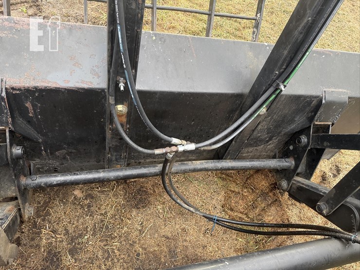 new-holland-tv140-image-17