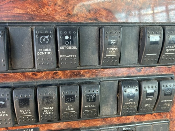 #1114-•-2005-western-star-tri-axle-heavy-haul-truck-tractor-image-64