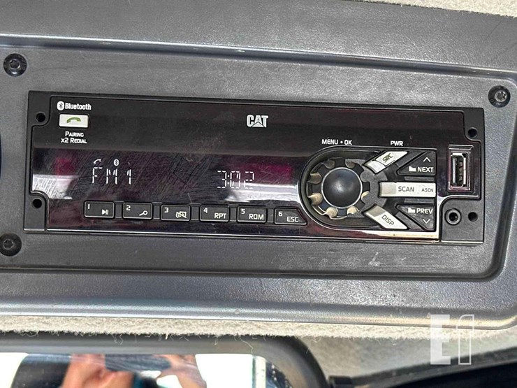 2020-caterpillar-d6-xe-lgp-image-30