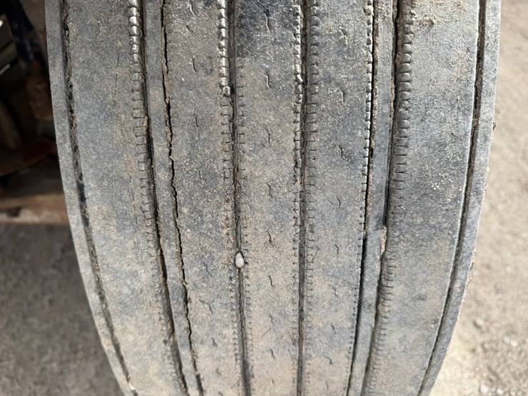 1977-ford-8000-image-40