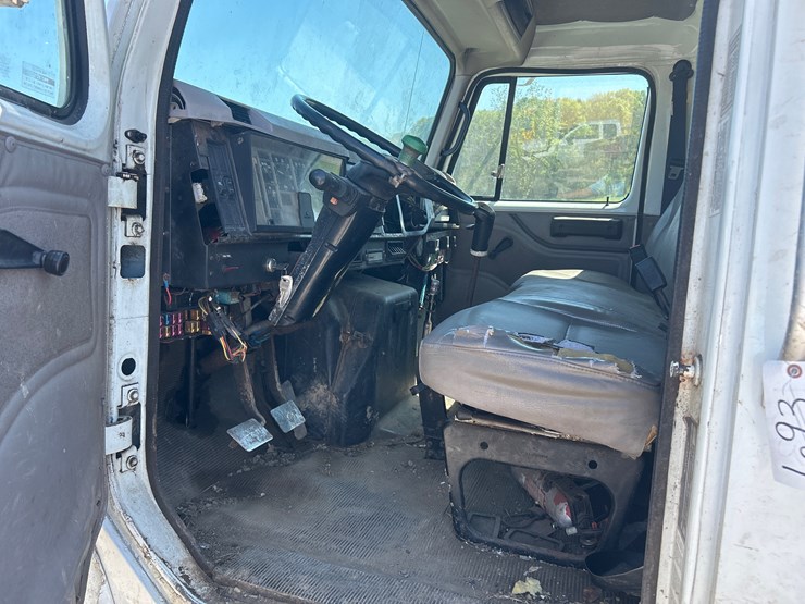 1998-international-4700-image-11