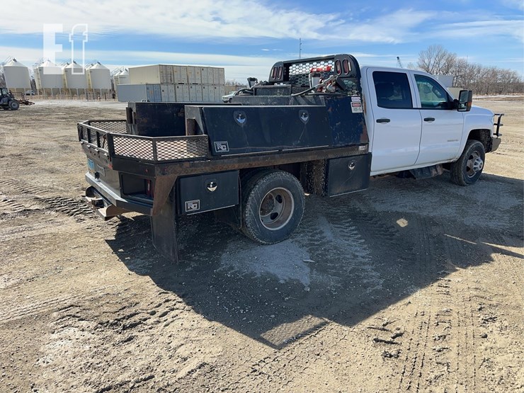 2018-chevrolet-3500-image-5