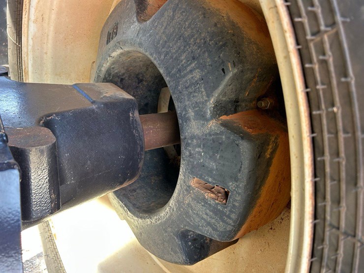 2010-new-holland-t9020-image-8