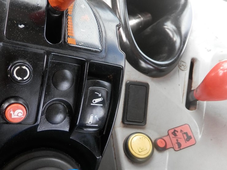 massey-ferguson-8450-image-11