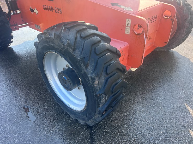 2011-jlg-660sj-image-21