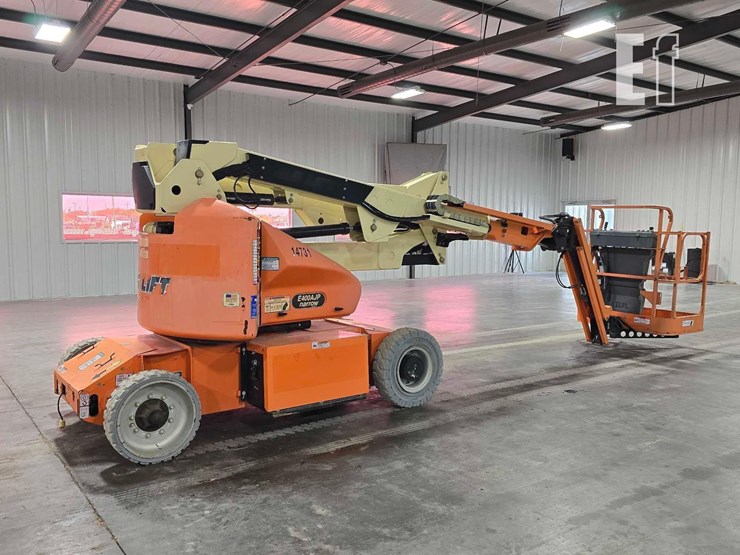 2015-jlg-e400ajpn-image-3