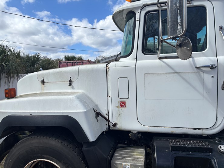 1999-mack-rd600-image-10