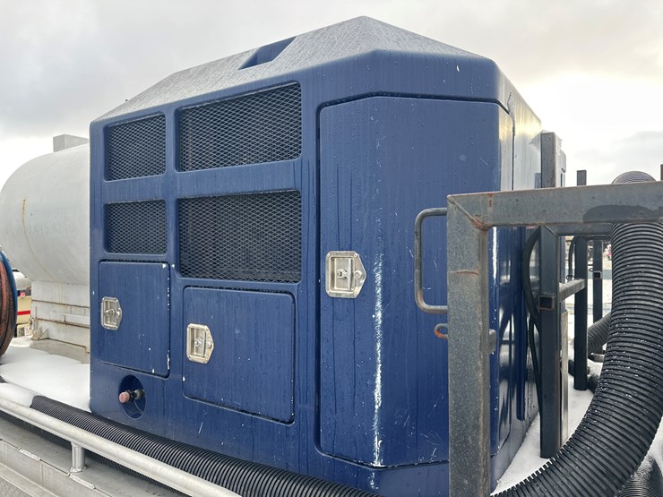 2012-massey-ferguson-8-image-27