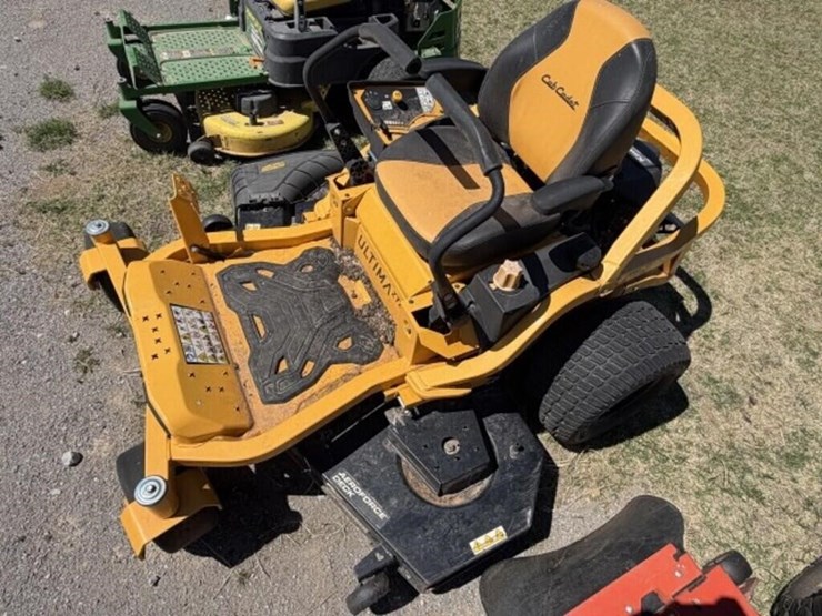 cub-cadet-ultima-zt2-zero-turn-mower-image-6