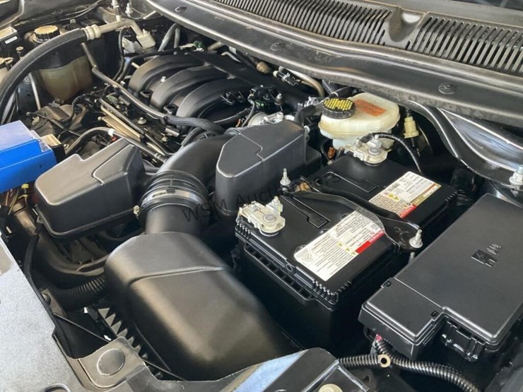 2017-ford-explorer-image-11