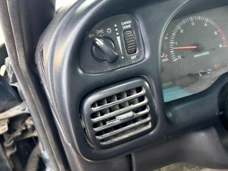 2001-dodge-ram-3500-image-15