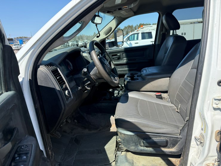 #1063-•-2014-ram-5500-heavy-duty-service-truck-image-23