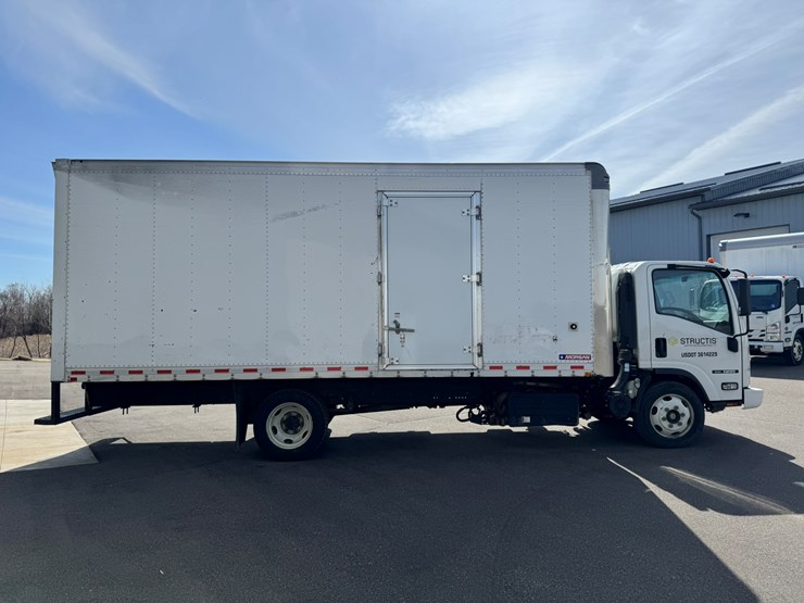 2019-isuzu-nrr-image-6