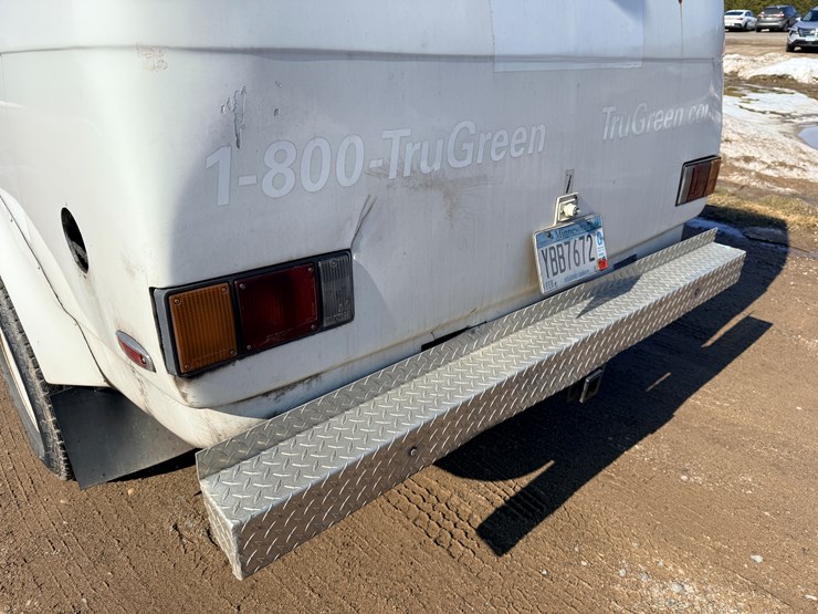 2001-isuzu-npr-image-31