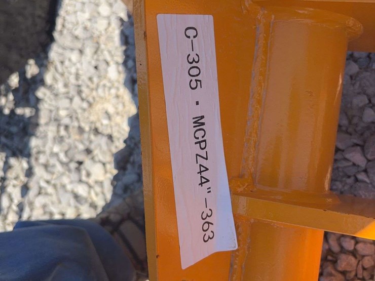 caterpillar-305-image-3