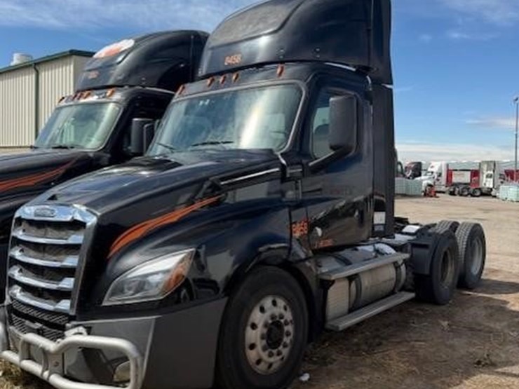 2018-freightliner-cascadia-126-image-1