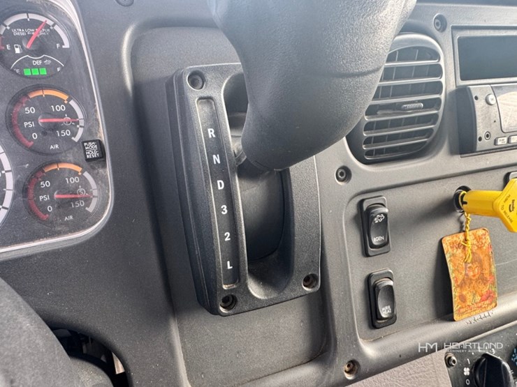 2023-freightliner-m2-106-image-56