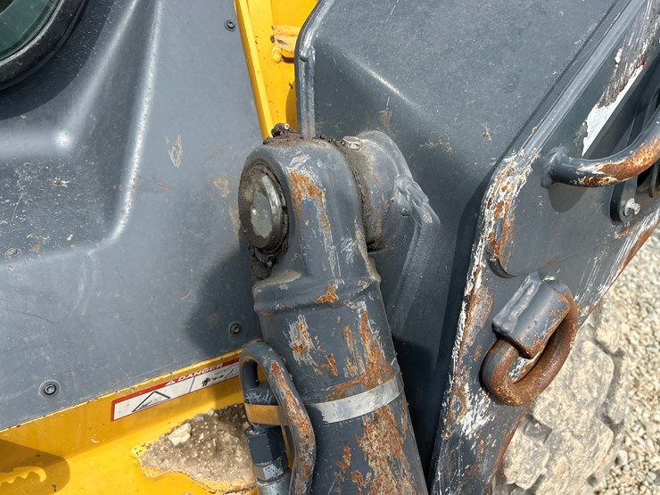 2020-deere-332g-image-12