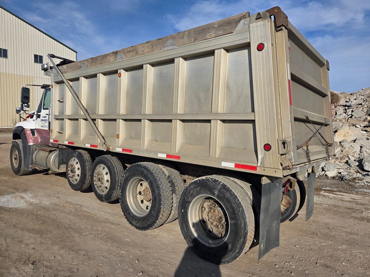 2012-international-7600-image-3