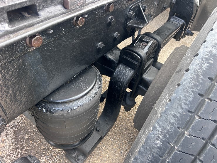 2000-peterbilt-379-image-38