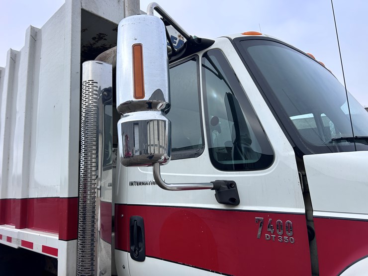 2003-international-7400-image-20