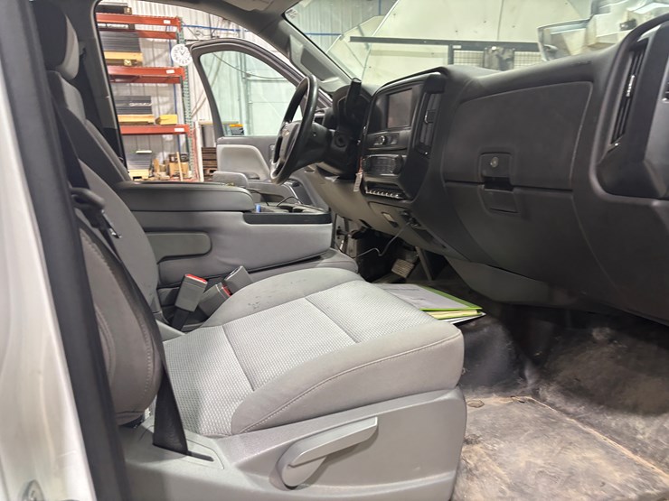 #2331-•-2022-chevrolet-5500-hd-flatbed-truck-image-41