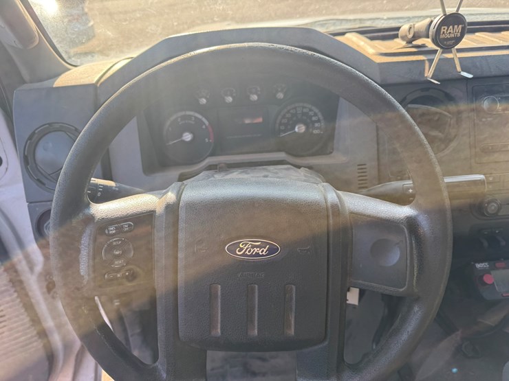 2012-ford-f550-xl-image-30