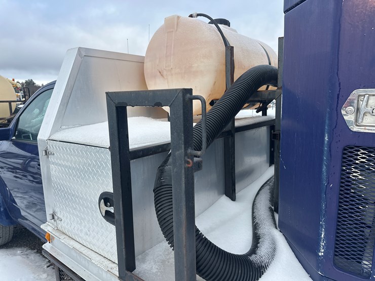 2012-massey-ferguson-8-image-18