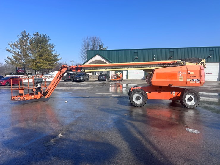 2011-jlg-660sj-image-2