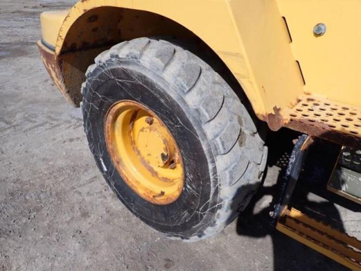 2011-deere-304j-image-45