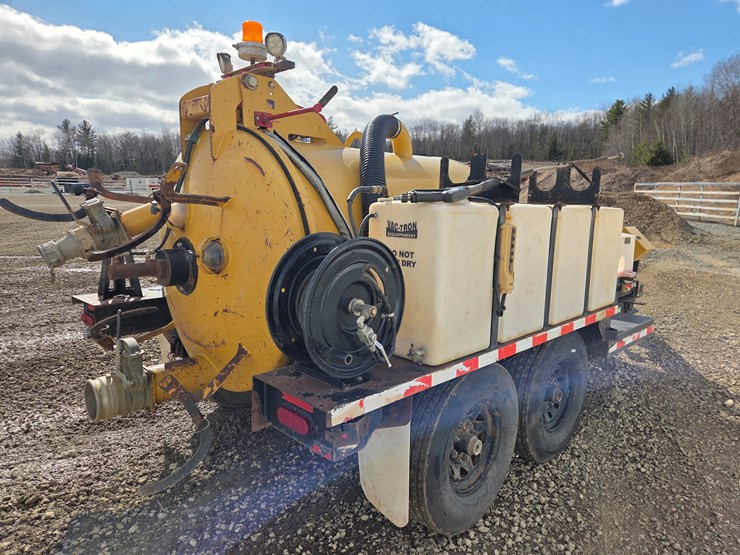 2019-massey-ferguson-8-image-5