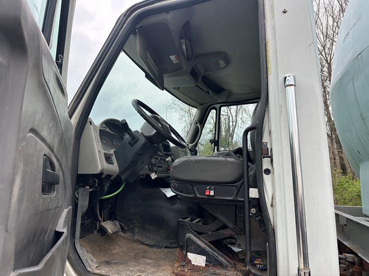 2007-international-7600-image-46