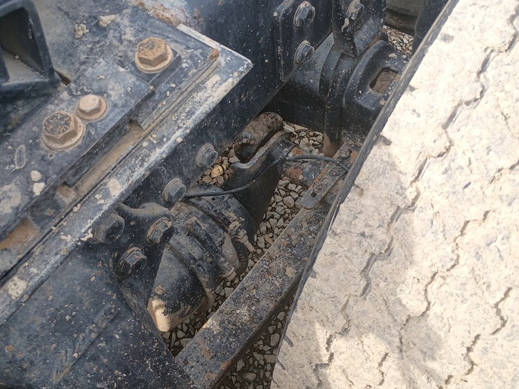 2012-massey-ferguson-8-image-25