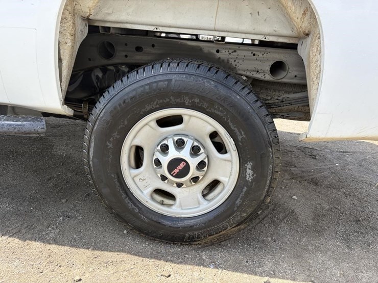 2012-gmc-sierra-2500-image-5