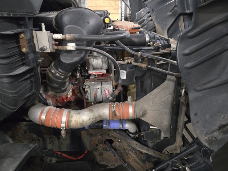 #2295-•-2016-freightliner-cascadia-day-cab-truck-tractor-image-51