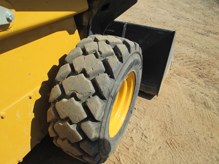 deere-330g-image-13