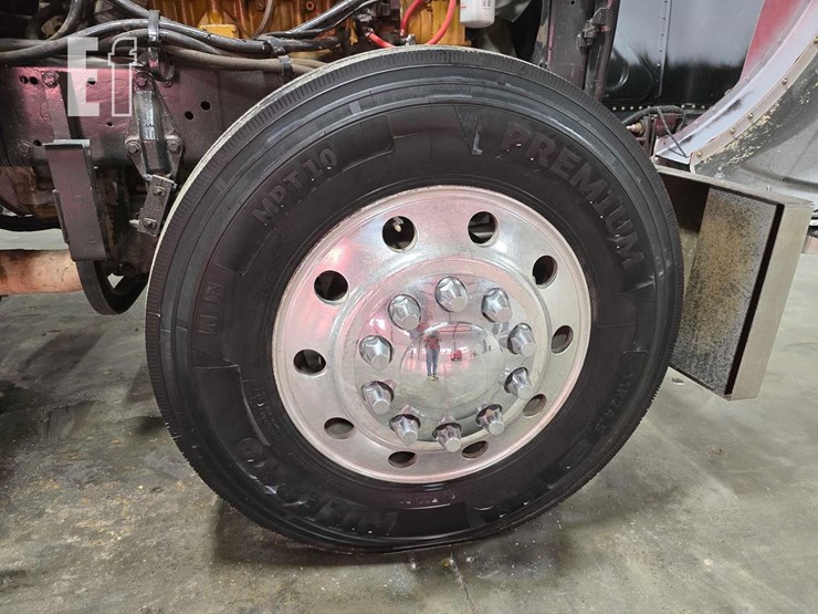 2002-peterbilt-378-image-32