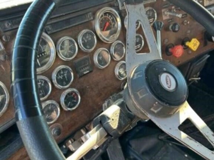 1989-peterbilt-379-image-18