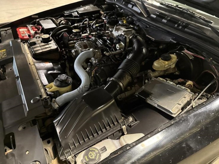 2009-ford-crown-victoria-sdn-image-13