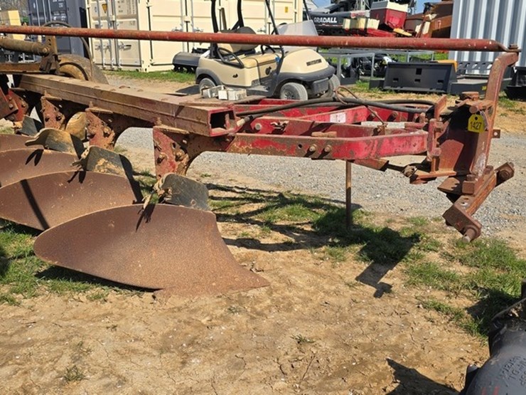 international-560-image-3