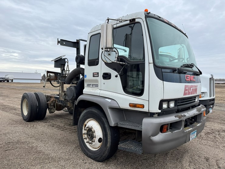 2005-gmc-t7500-image-5