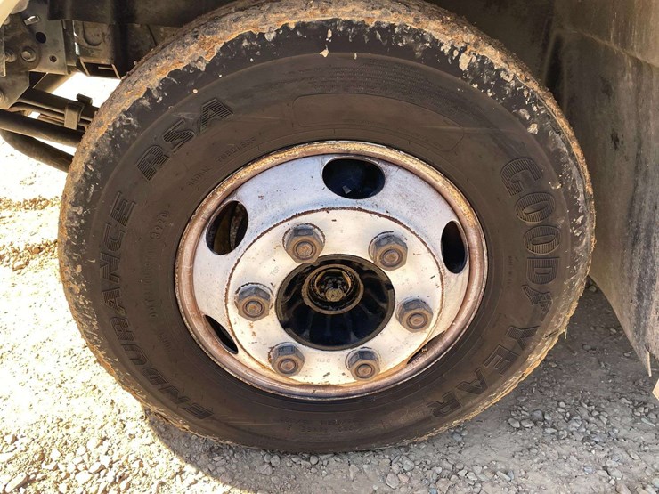 2013-isuzu-reach-image-17