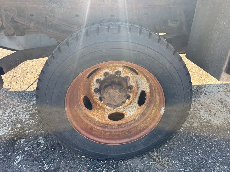 2011-ford-f550-xl-image-43