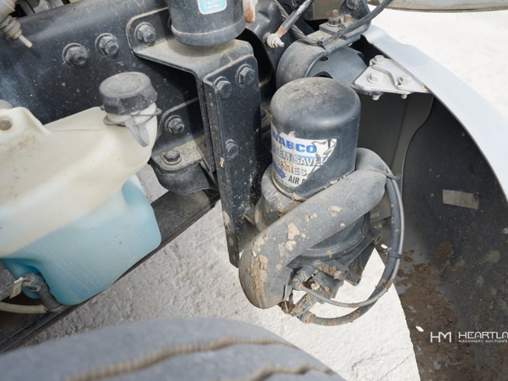 2023-freightliner-m2-106-image-17