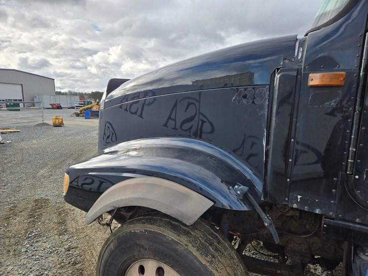 2014-massey-ferguson-8-image-13