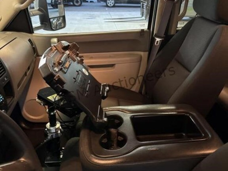 2014-chevrolet-silverado-2500hd-image-21