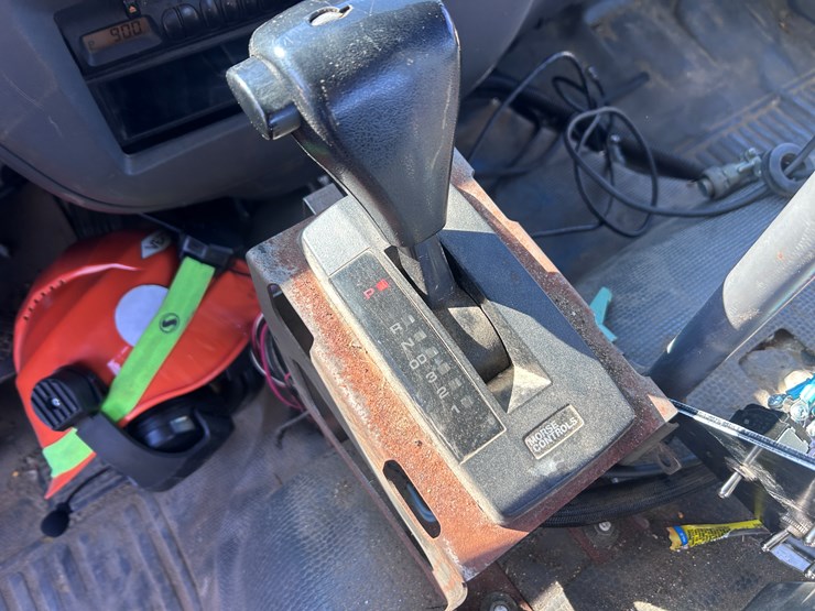 #1694-•-2004-isuzu-cab-and-chassis-image-39