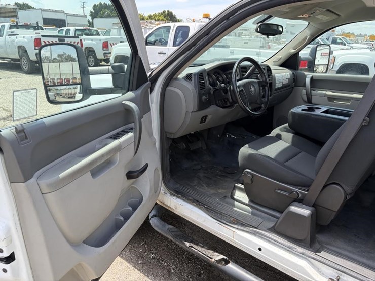 2012-gmc-sierra-2500-image-13